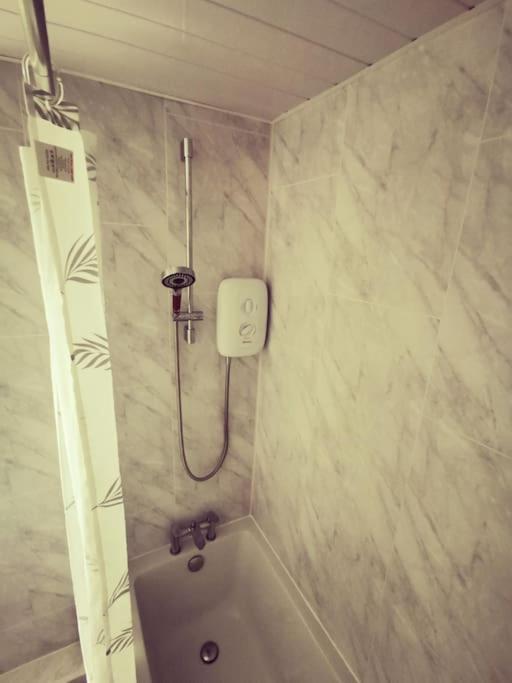 Entire 1 Bed Spacious Apartment, Private Balcony & Study Room Near City Whitehouse  Exterior foto